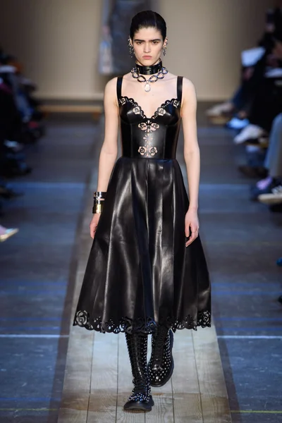 Look 13